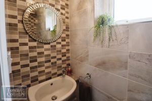 DIXON WAY - click for photo gallery